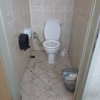 Kanuni Sultan Süleyman Eğitim Araştırma Hastanesi Genel Kullanım Alanlarının Temizliği Ve İşletme Sorunları Üzerine Şikayet