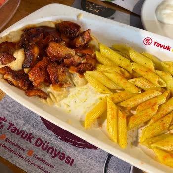 Tavuk Dünyası Çok Kütü Hizmet Ve Lezzet