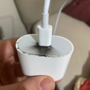 iPhone İ Phone Şarj Cihazı Patlaması