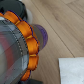 Dyson V15 Detect Absolute Kauçuk Soyulmaları Ve İlgisiz Firma
