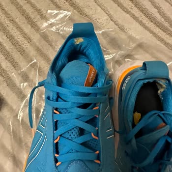 Отказ в гарантии на Asics Gel Nimbus 25 из-за разрывов