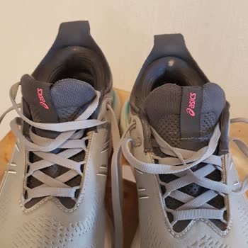 Кроссовки Asics Kayano 30 и Nimbus 25 рвутся на пятках