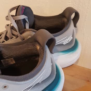 Кроссовки Asics Kayano 30 и Nimbus 25 рвутся на пятках