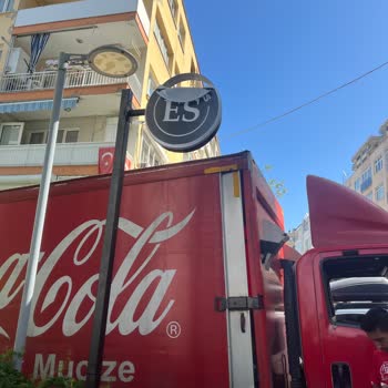 Coca-Cola Dağıtım Kamyonunun Dikkatsizliği