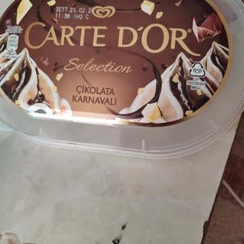 Carte d'Or Carte Dor Dondurmanın İçinden Taş Ve Ot Cıktı