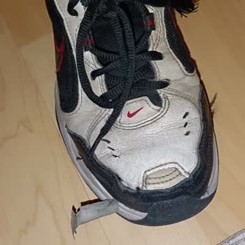 Nike Ayakkabı 4 Ayda Çöp Oldu