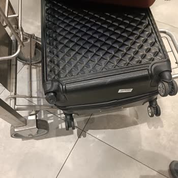 Safir Giyim (Instagram: safirgiyiim) Uçak Valiz Bagajı Hasarı