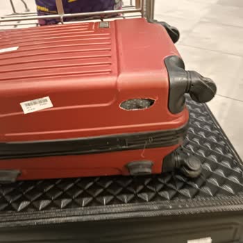 Safir Giyim (Instagram: safirgiyiim) Uçak Valiz Bagajı Hasarı