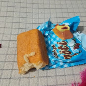 Ülker Dankek Kekten Bilinmeyen Cisim Çıkması