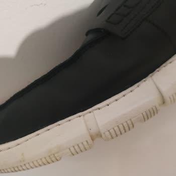 FLO Mağazası Ayakkabı Şekil Bozukluğu