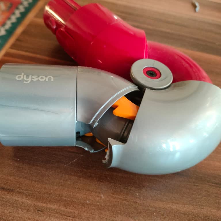 Dyson Mobilya Altı Parçası Kırıldı