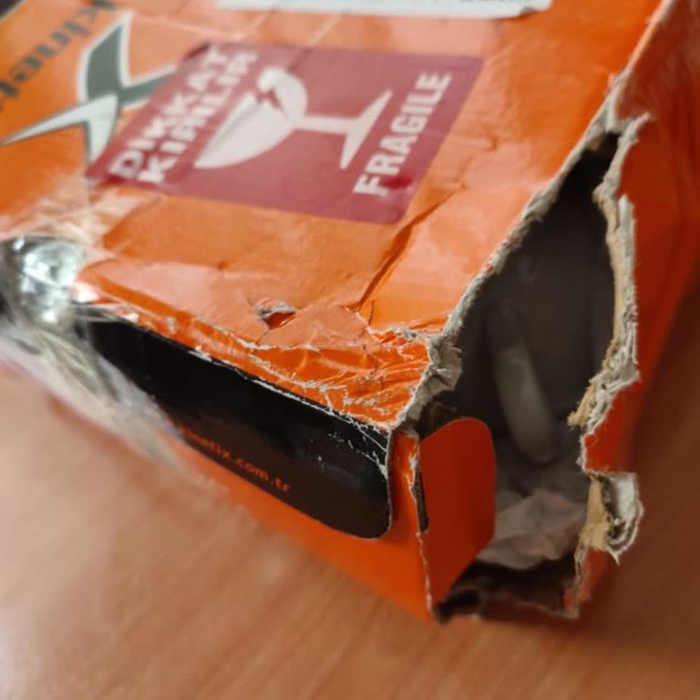 Sürat Kargo'nun Sağlam Paketi Yırtık Açılmış Bir Şekilde Teslim Etmesi