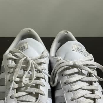 2 Ayda Adidas Ayakkabı Yırtılması