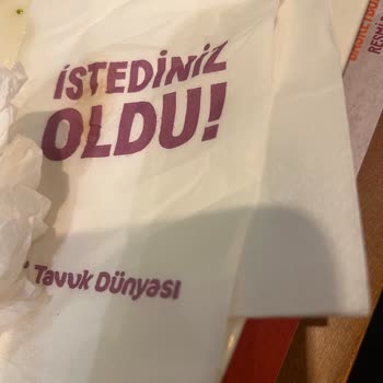 Kadıköy Boğa Tavuk Dünyası Soğuk Yemek Ve Çalışamayan Personel