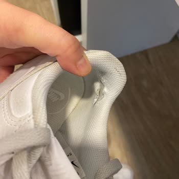 Nike Pişmanlık, Kalitesiz