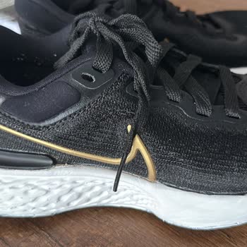 Online Lostra Ayakkabıların Orijinalliğini Bozuyorlar