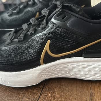 Online Lostra Ayakkabıların Orijinalliğini Bozuyorlar