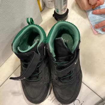 Deichmann-Kinderschuhe gerissene Nähte und abgelehnte Umtauschanträge bei Reklamation