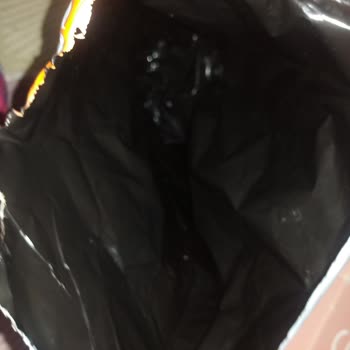 Essay (By Esra Ezmeci) Nioli Yağı Şişesinin %80'i Dökülmüş Olarak Geldi