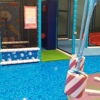 Playland Emaar AVM Oyun Alanında Elektrik Tesisatı Dışarıda Duruyor