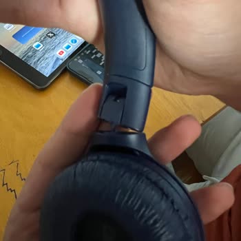 JBL T510bt Kulaklığın Kulak Pedi Ve Kafa Bandı Arası Bağlantı Kırıldı