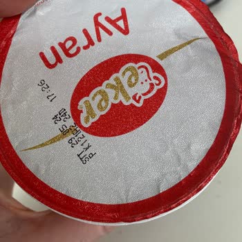 Eker Ayran İçinden Kahverengi Şeyler Vardı