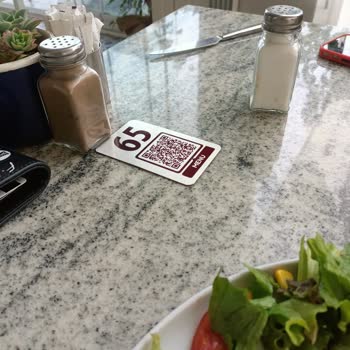 Sütbeyaz Brasserie Antalya Terracity AVM Salatada Çıkan Salyangoz