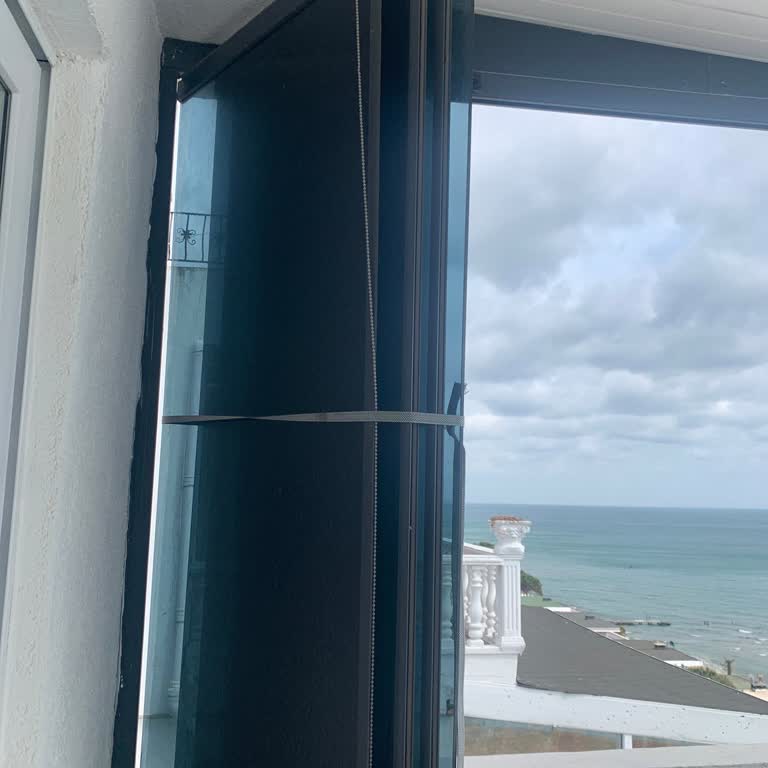 Albert Genau Pişmanlık Oldu. Mahalledeki Cam Balkoncu Neyine Yetmiyor?