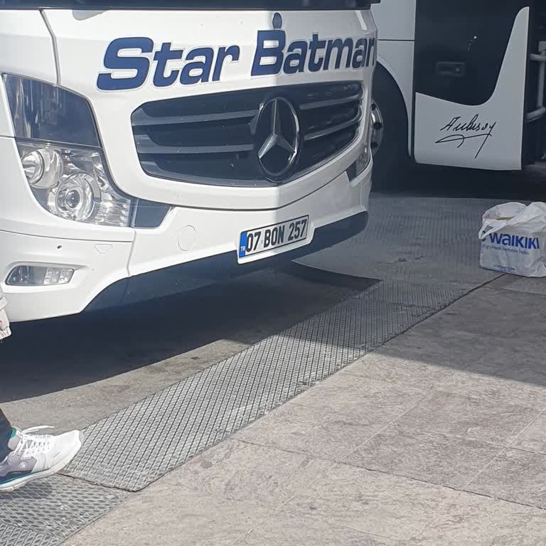 Star Batman Seyahat Otobüste Rahatsız Edici Müzik Yayını