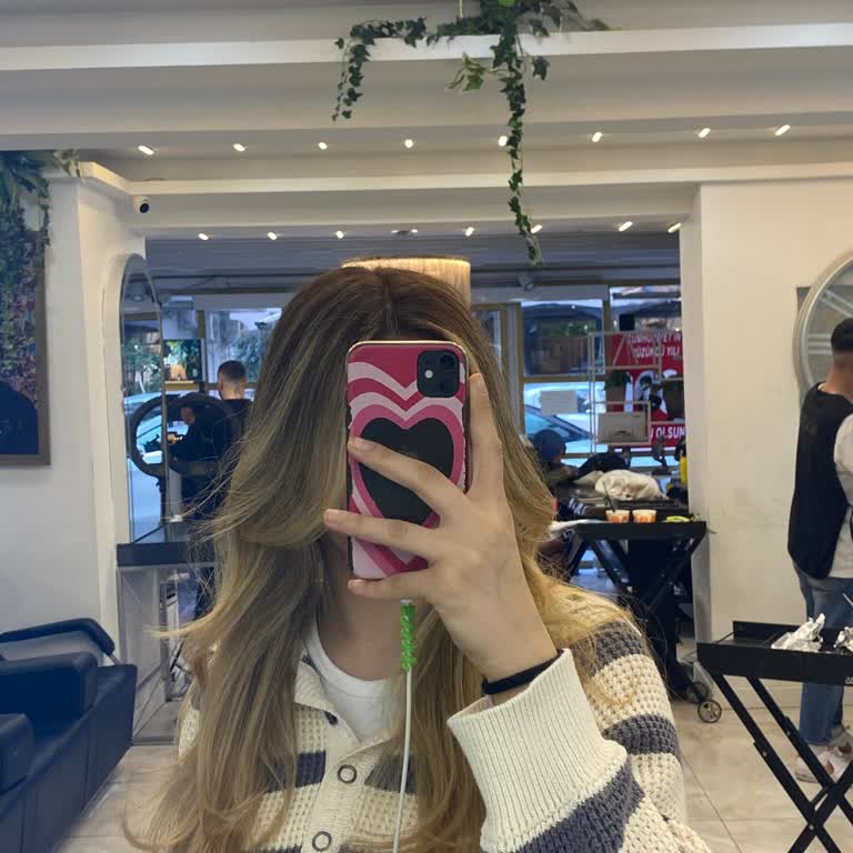 Macha Kuaför (İzmir) Herkese Aynı Fiyatı Vermiyorlar