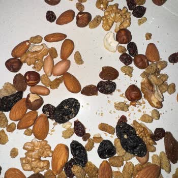 Ege Yükselen Kuruyemiş Mi Böcek Mi?