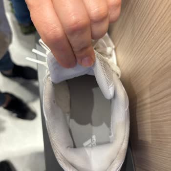 FLO Ayakkabı FLO Mağazasından Adidas Marka Ayakkabı