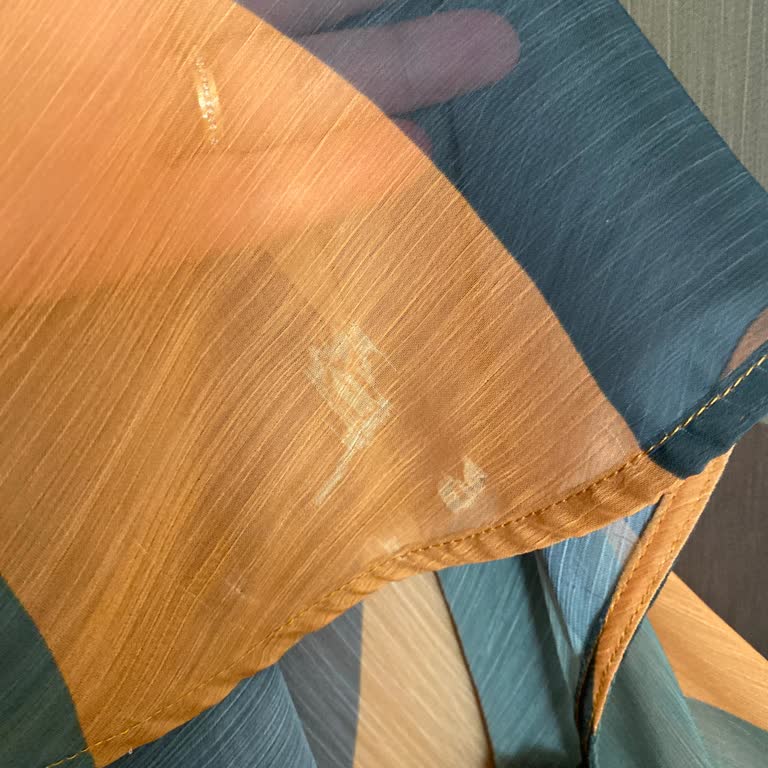 Yargıcı Da Aldığım Elbise Bence Kumaş Dokuma Hatası Var