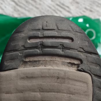 Deichmann Hatalı Kalitesiz Hummel Ayakkabı Satması