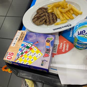 Usta Dönerci Çocuk Menüsü Oyuncağı Olarak Tombala Verdi