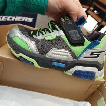 Skechers 3 Gün Giyilen Ayakkabının Önü Açıldı