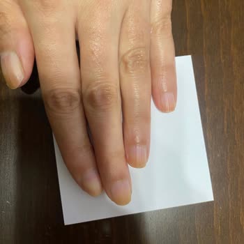 Flormar Oje Tırnaklarda Turuncu İzler Yaptı
