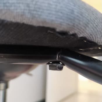 IKEA'nın Toberget Sandalyesinin Arkalığı Normal Kullanımda Yamuluyor
