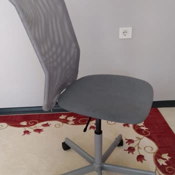 IKEA'nın Toberget Sandalyesinin Arkalığı Normal Kullanımda Yamuluyor