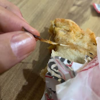 Öncü Dönerden Tavuk Tüyü Çıktı