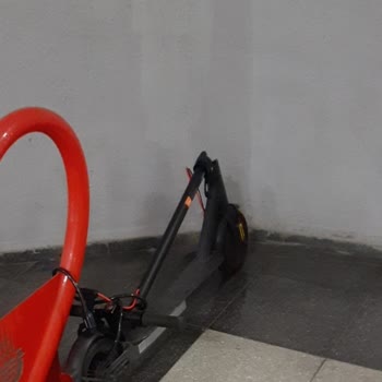İBB - İstanbul Büyükşehir Belediyesi Kirazlı Metroda Elektrikli Scooter Çalındı