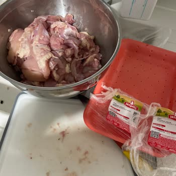 Şenpiliç Kokan Tavuklar Çöpe Gitti