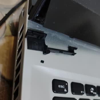 Monster Laptop Çerçeve Kırılma Sorunu