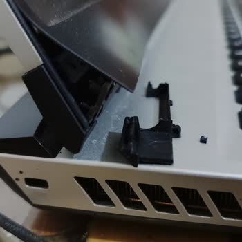 Monster Laptop Çerçeve Kırılma Sorunu