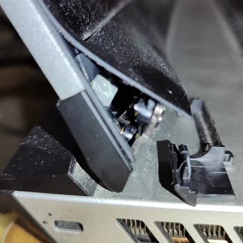 Monster Laptop Çerçeve Kırılma Sorunu