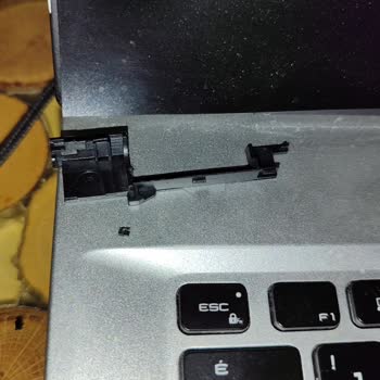 Monster Laptop Çerçeve Kırılma Sorunu