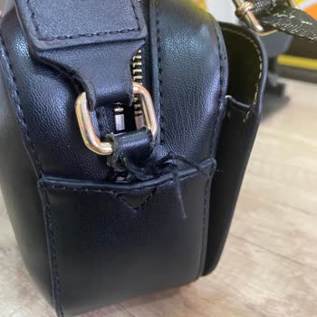 Tommy Hilfiger Kendi Markasına Belgesiz Sahip Çıkmıyor