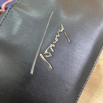 Tommy Hilfiger Kendi Markasına Belgesiz Sahip Çıkmıyor