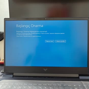 HP Victus 16 Siyah Erkanda Kalıyor Harici Monitörde Görüntü Var.