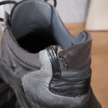 Elle Ayakkabı Çalışanların Umursamaz Tavrı